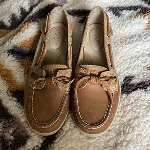 Sperry boat shoes. Tan and low cut style. Size 6.5